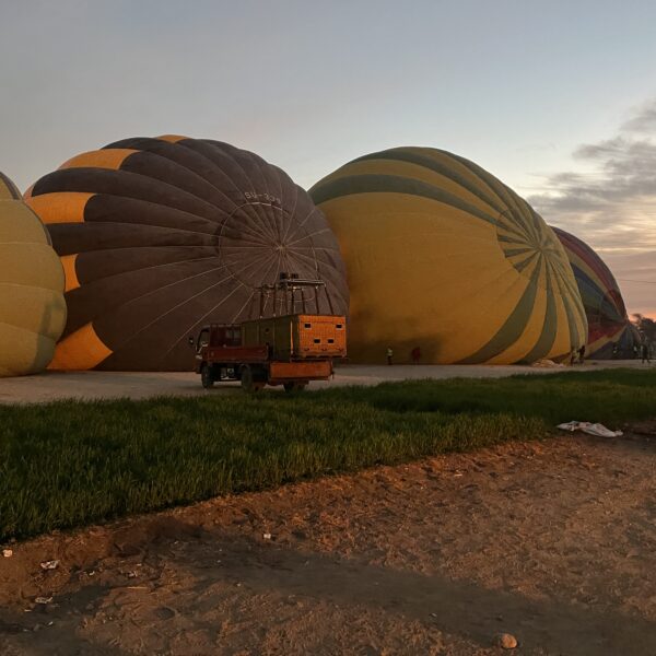 2 Blowing up balloons1 1 600x600