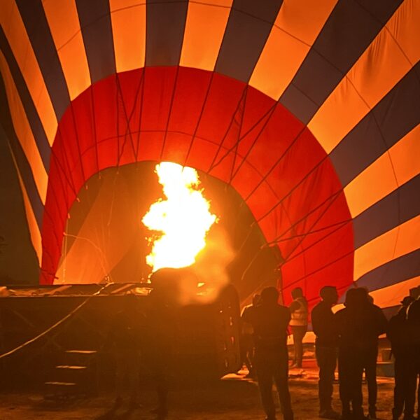 2 Blowing up balloons3 600x600