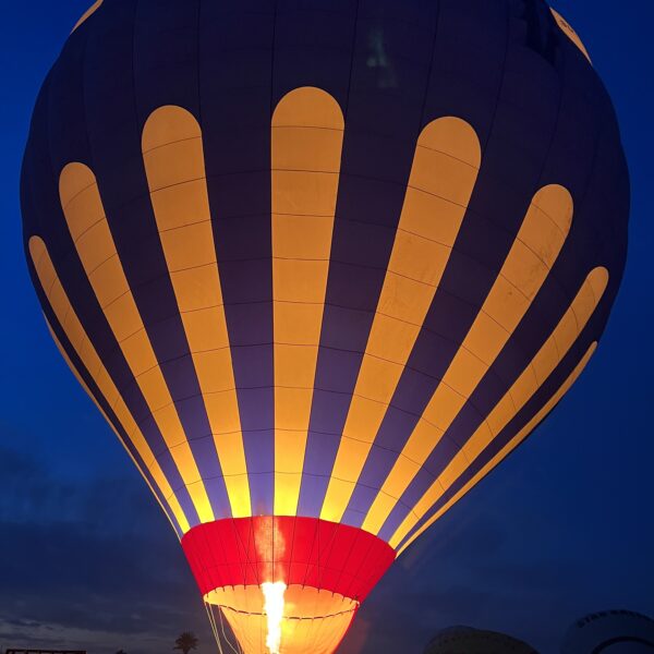 2 Blowing up balloons4 600x600