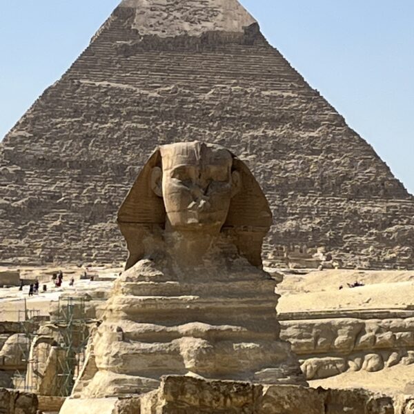Giza Sphinx Pyramid of Khufu 1 600x600